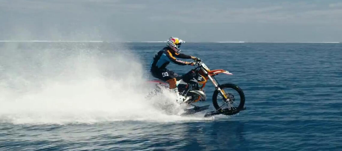 Cascadorie pe Apa Robbie Maddison
