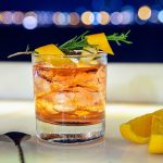 Top 5 cele mai faimoase cocktailuri cu whisky și cum le prepari