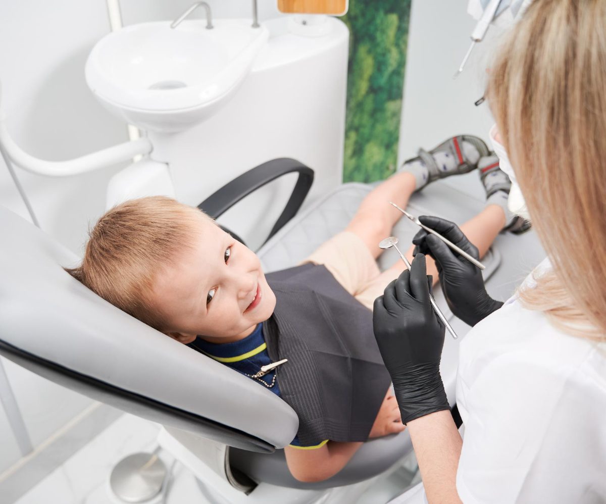 Copiii și vizita la stomatolog. Cum îi pregătești pe cei mici pentru prima vizită la dentist
