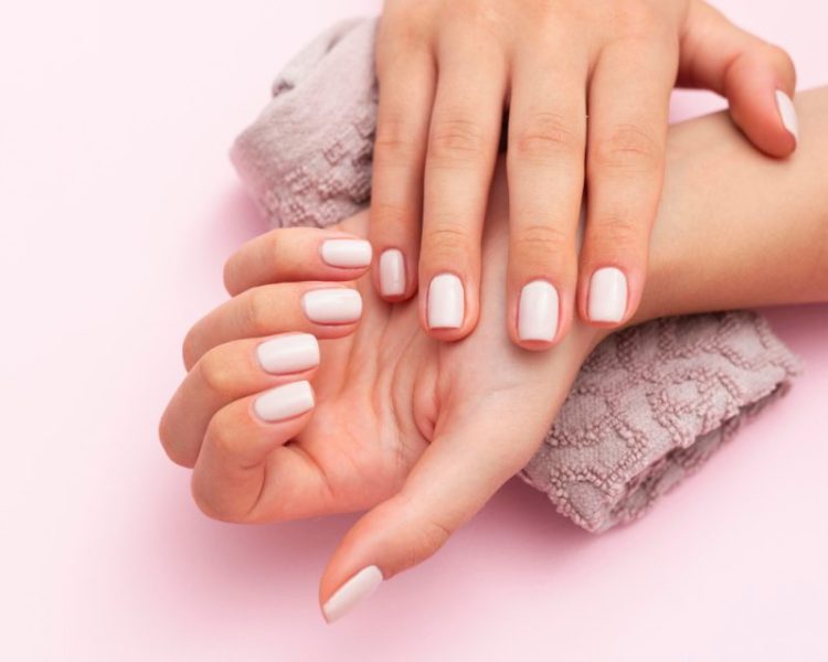 Tendințele sezonului în manichiură: culori și modele care fac furori
