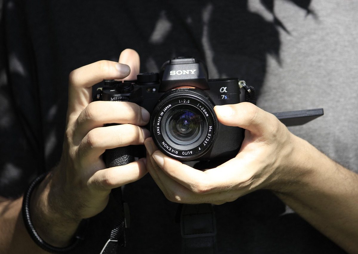 Top 5 Camere Foto pentru Vlogging în 2025: Ghidul Tău Complet pentru un Conținut de Calitate