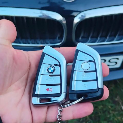 De ce o cheie auto cu cip costă 250 de lei la un specialist și 600+ lei la dealer
