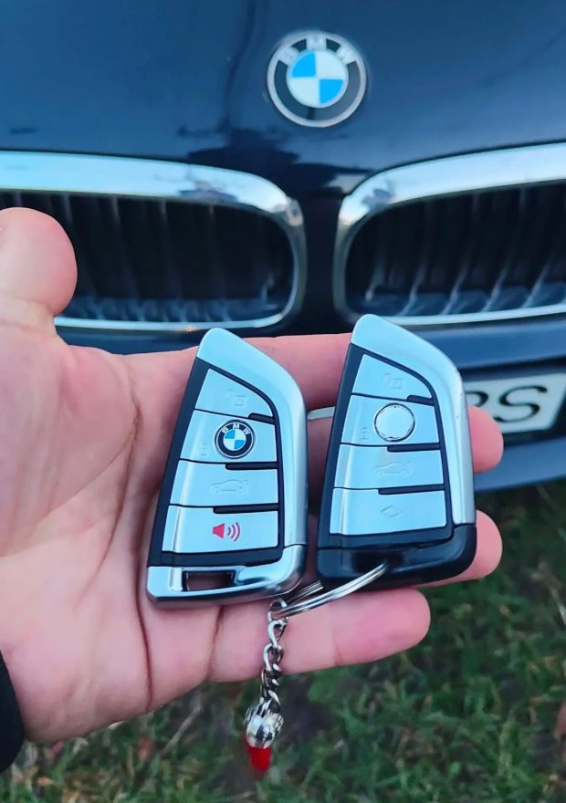 De ce o cheie auto cu cip costă 250 de lei la un specialist și 600+ lei la dealer