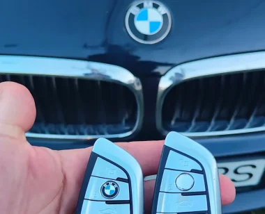 De ce o cheie auto cu cip costă 250 de lei la un specialist și 600+ lei la dealer